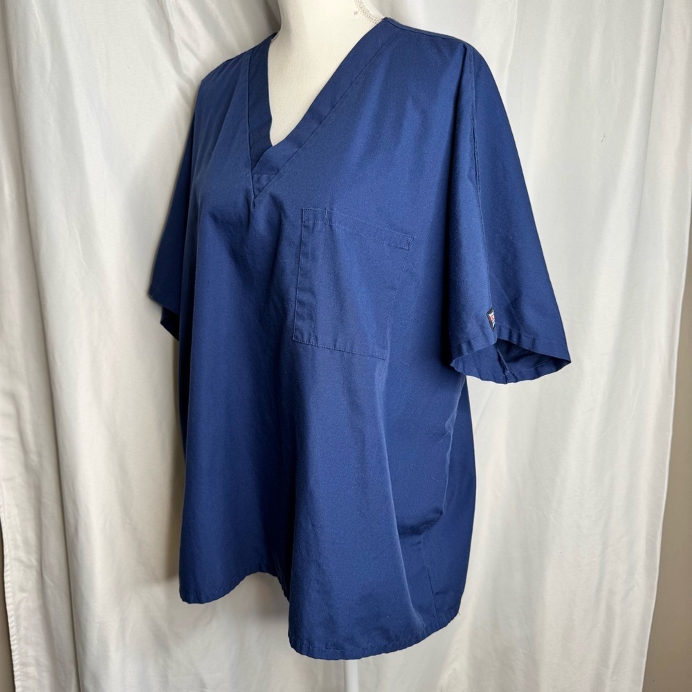 Men's V-Neck Short Sleeve Top in Navy - Picture 3 of 11